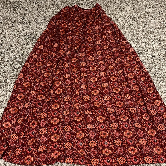 🛑 Forever 21 Long Skirt with Slit-Size Small - Picture 2 of 4